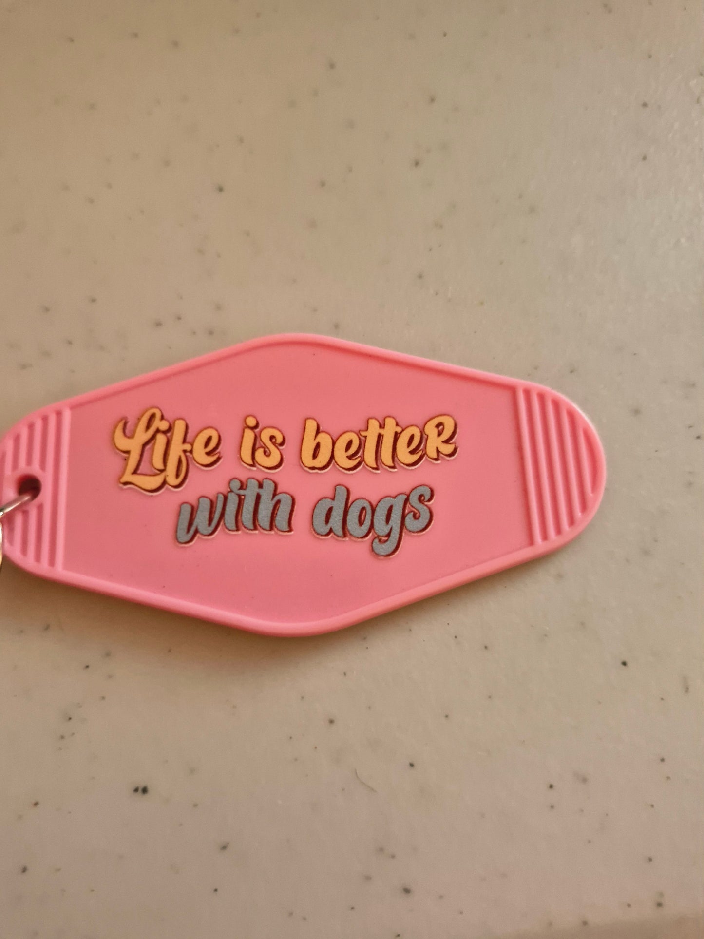 Life is better with dogs Sleutelhanger - Cadeau voor Hondenliefhebbers