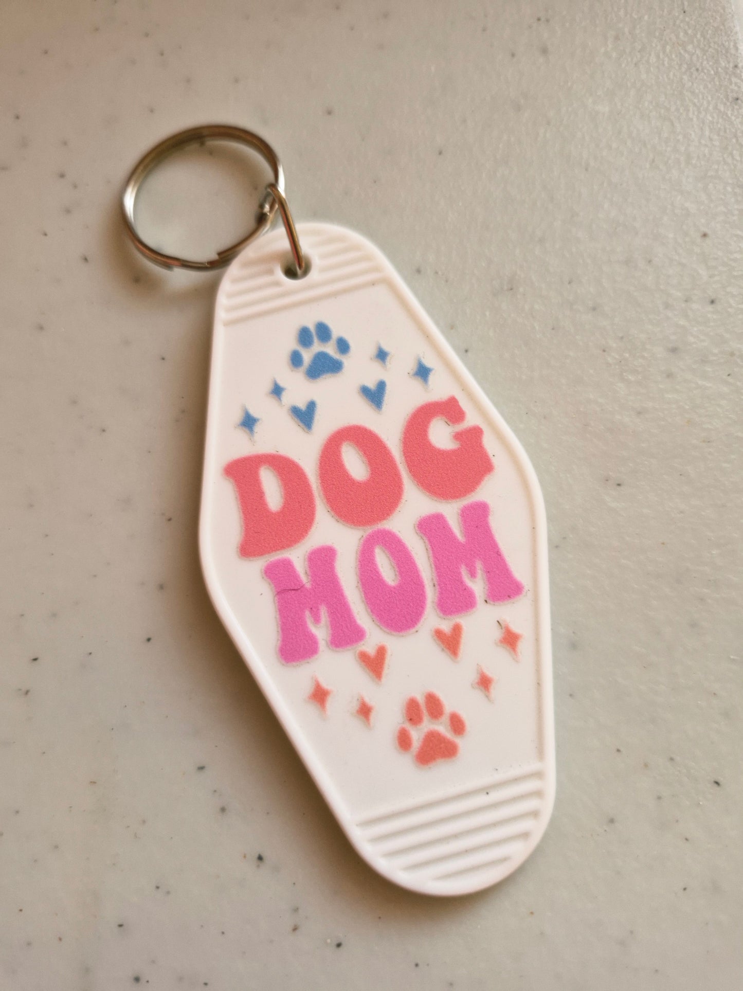 Dog Mom 2 hondenpootjes oranje roze blauw Sleutelhanger - Cadeau voor Hondenliefhebbers