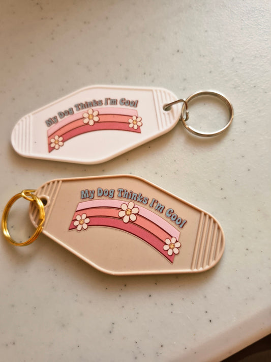 My dog thinks I'm cool pastelkleuren Sleutelhanger - Cadeau voor Hondenliefhebbers