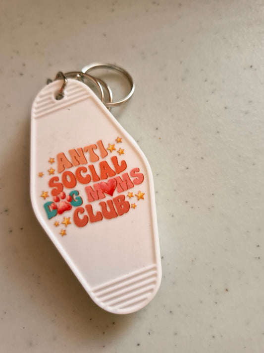 Anti Social Dog Moms Club heldere kleuren Sleutelhanger - Cadeau voor Hondenliefhebbers