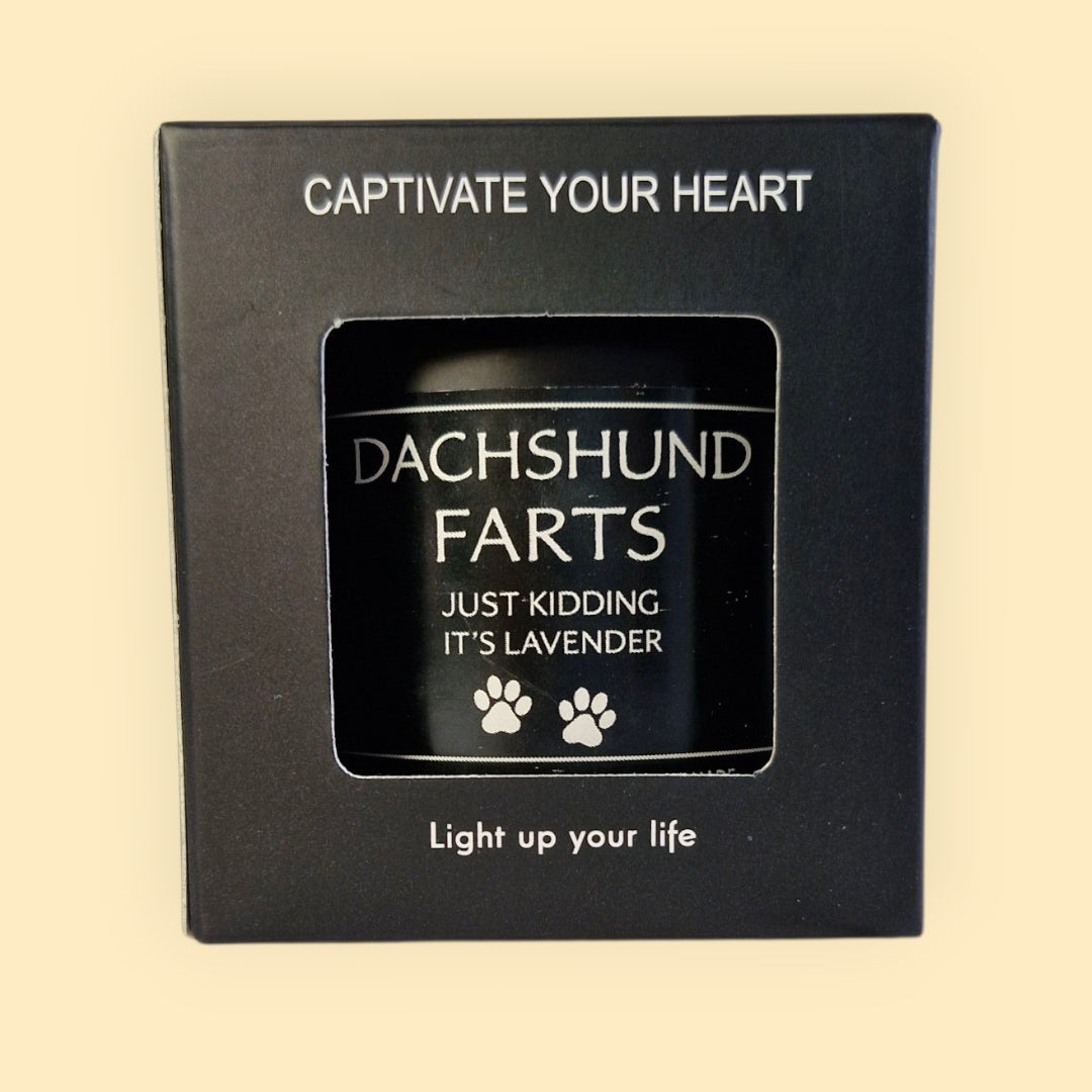 Kaars met de tekst Dachshund Farts, just kidding it's lavender