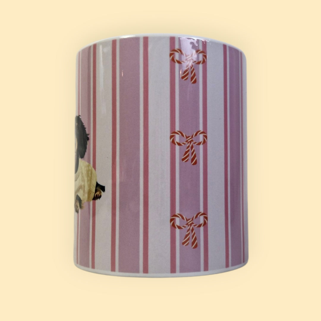 Kerstmok Roze Gestreept met Strikjes - Teckel met Kersttrui 11oz