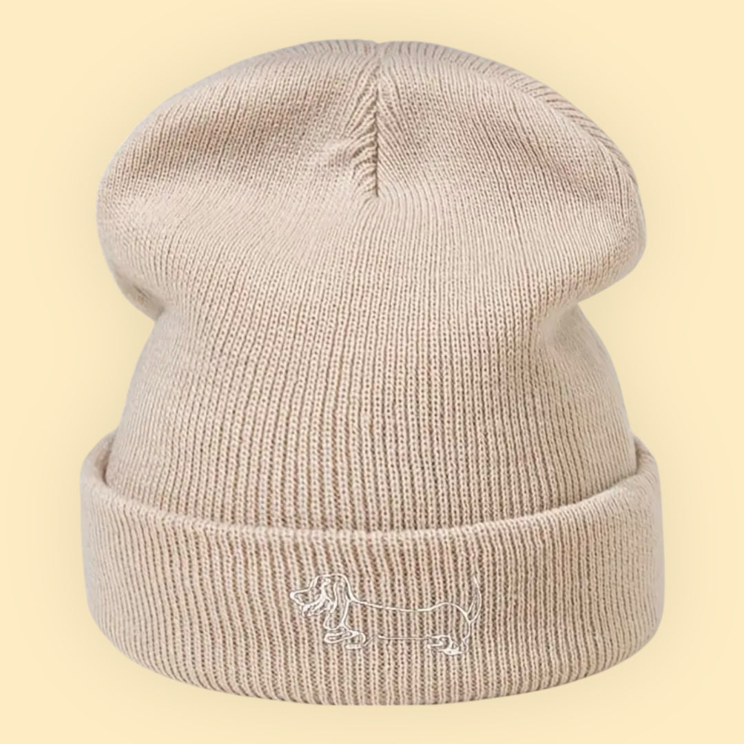 Beige gebreide muts met een teckel in lijntekening, vooraanzicht