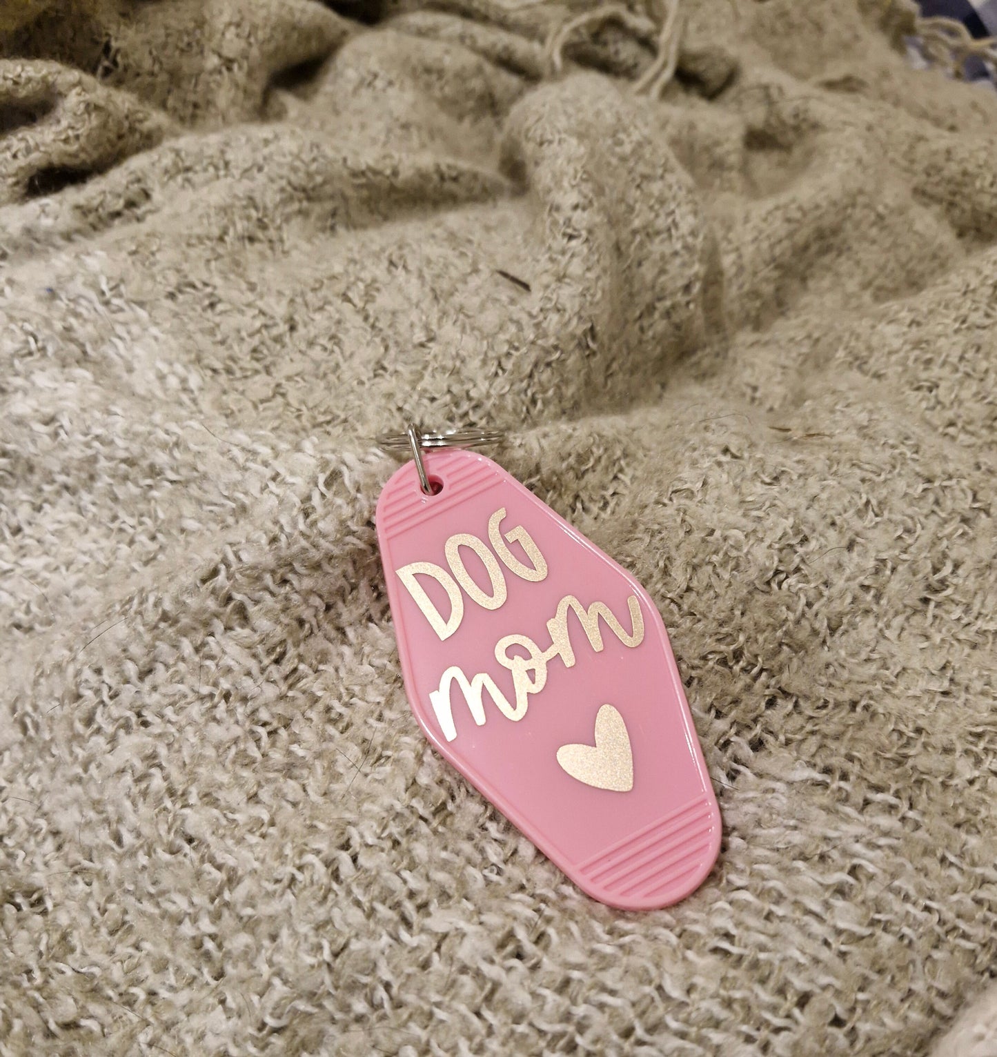 Dog Mom Motel Sleutelhanger - Retro Keychain