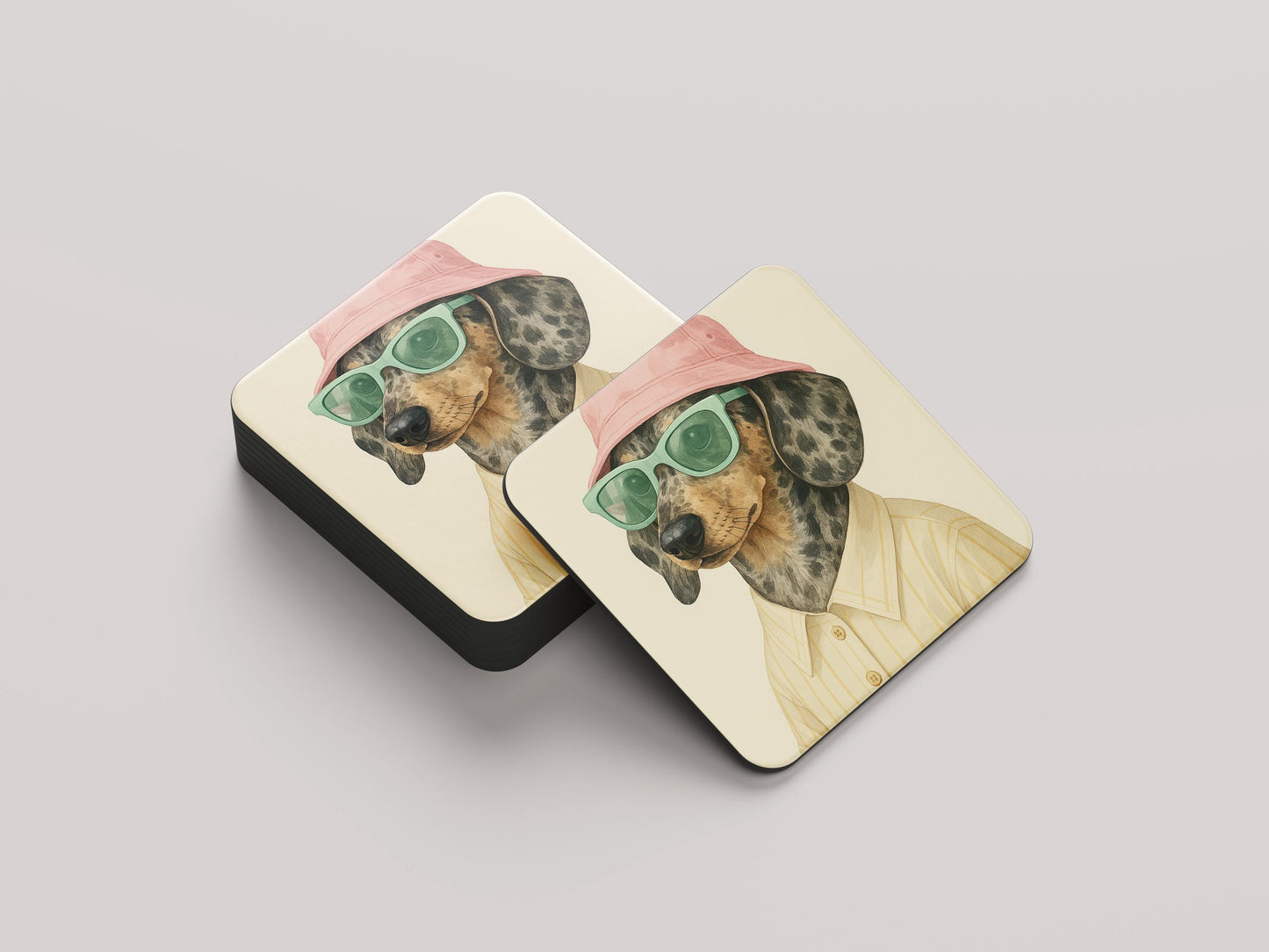 Dapple Teckel Onderzetters Set - Gevlekte Teckel met Roze Hoedje en Mint Zonnebril - Grappig Cadeau