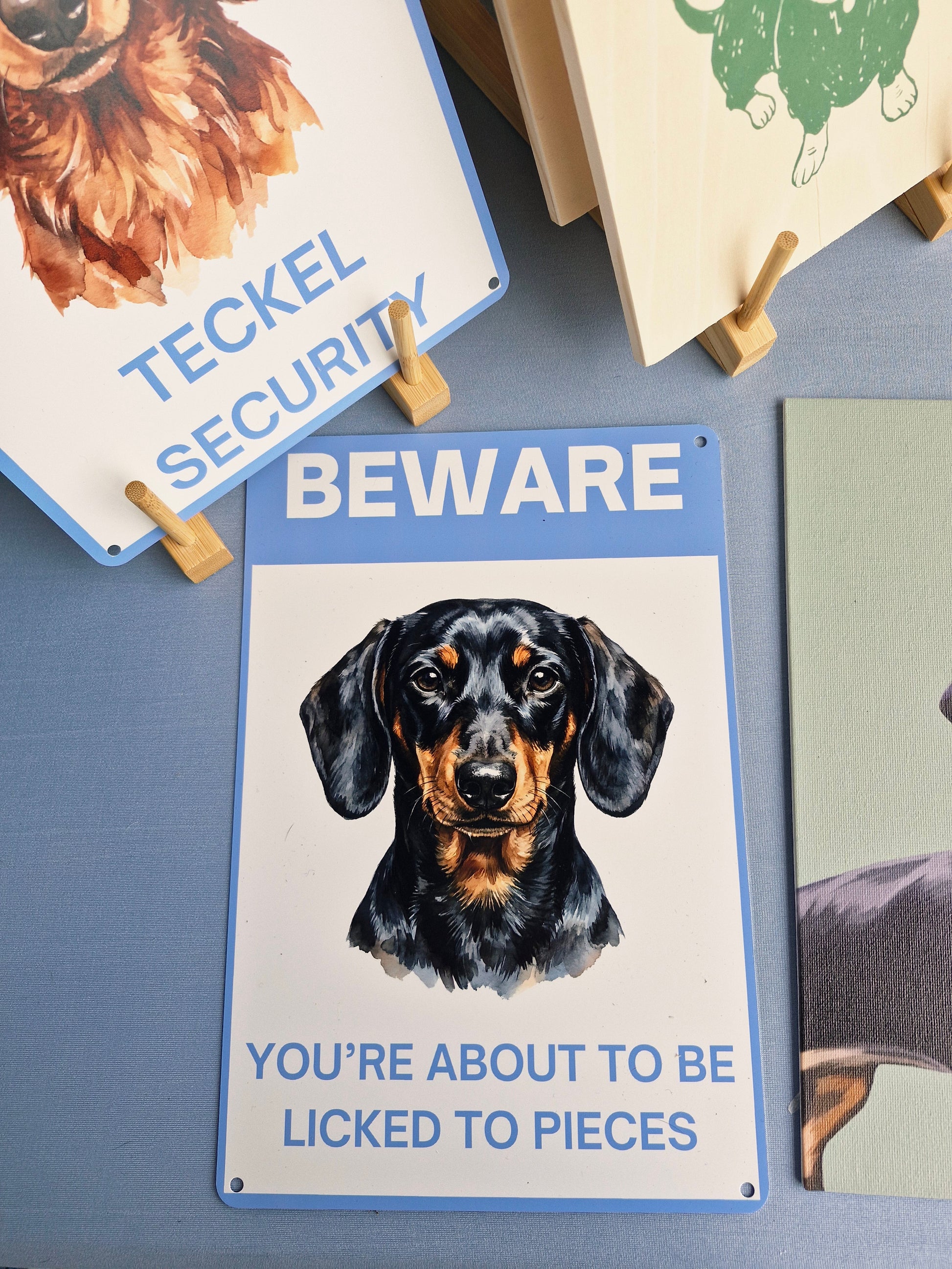 Grappig aluminium bordje Beware You're about to be licked to pieces 20x30cm 
