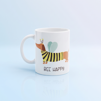 mok met tekst Bee Happy en een teckel als bij verkleed 11oz