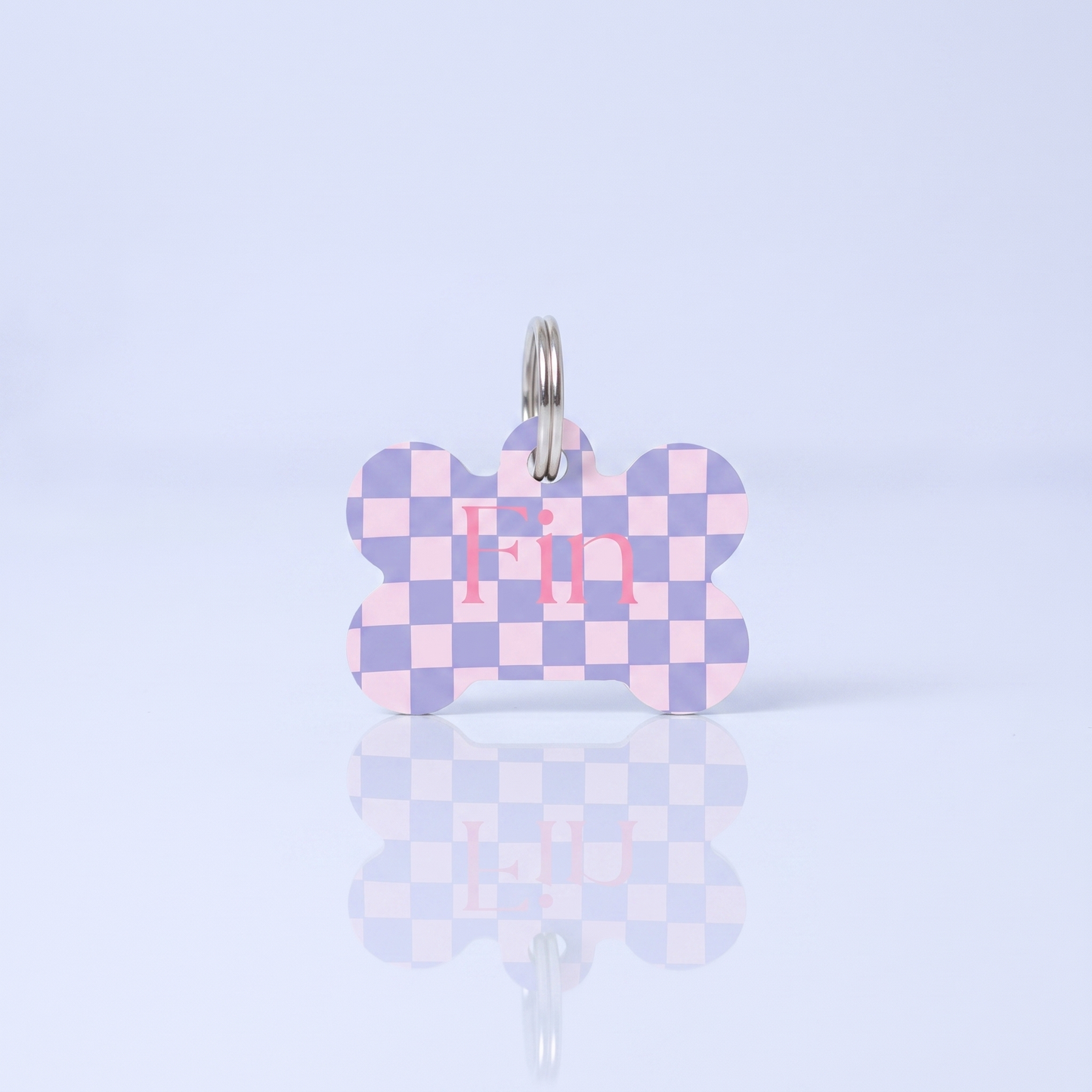 Gepersonaliseerde hondenpenning met roze lila ruitjes, MDF naamplaatje voor hond of kat