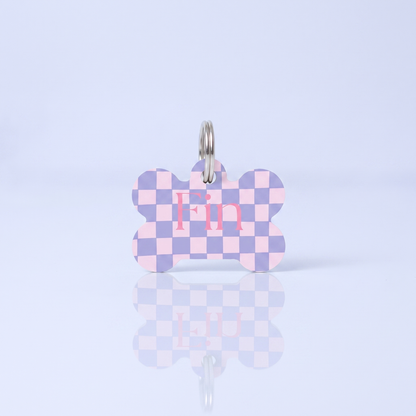 Gepersonaliseerde hondenpenning met roze lila ruitjes, MDF naamplaatje voor hond of kat
