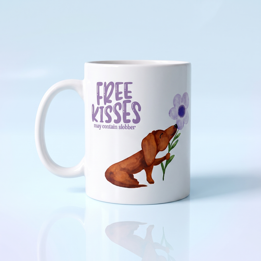 "Free Kisses May Contain Slobber" Valentijnsmok, lila tekst met bruine teckel die een lila bloem vasthoudt. Importeren