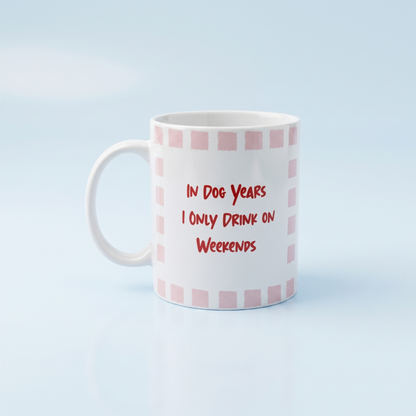 In Dog Years I Only Drink on Weekends Mok - Humoristische Mok 11oz