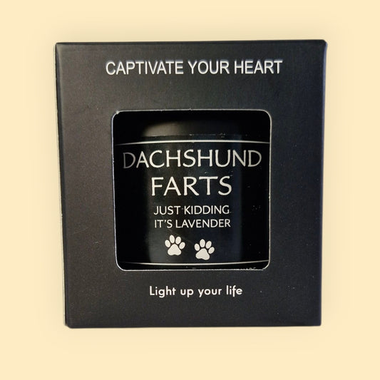 Kaars met de tekst Dachshund Farts, just kidding it's lavender