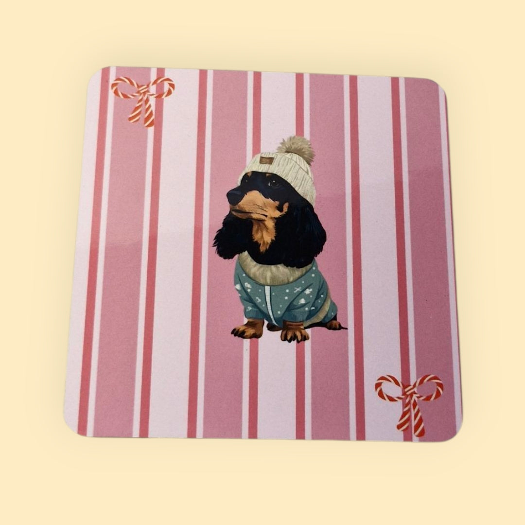 Kerst Onderzetter Roze Gestreept  met strikjes - Coco black en tan langharige teckel
