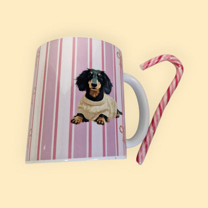 Kerstmok Roze Gestreept met Strikjes - Teckel met Kersttrui 11oz