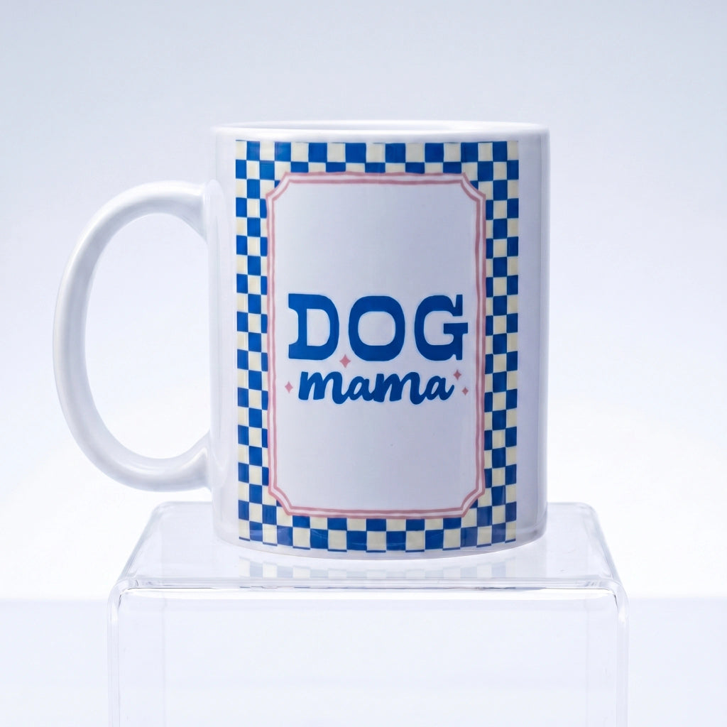 Dog Mama keramische mok 11oz – blauwe tekst met roze kader en blauw ruitjespatroon – cadeau hondenmama