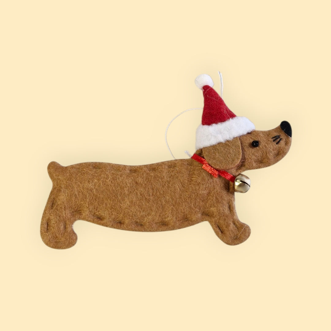 bruine vilten kerstornament 15cm met kerstmutsje