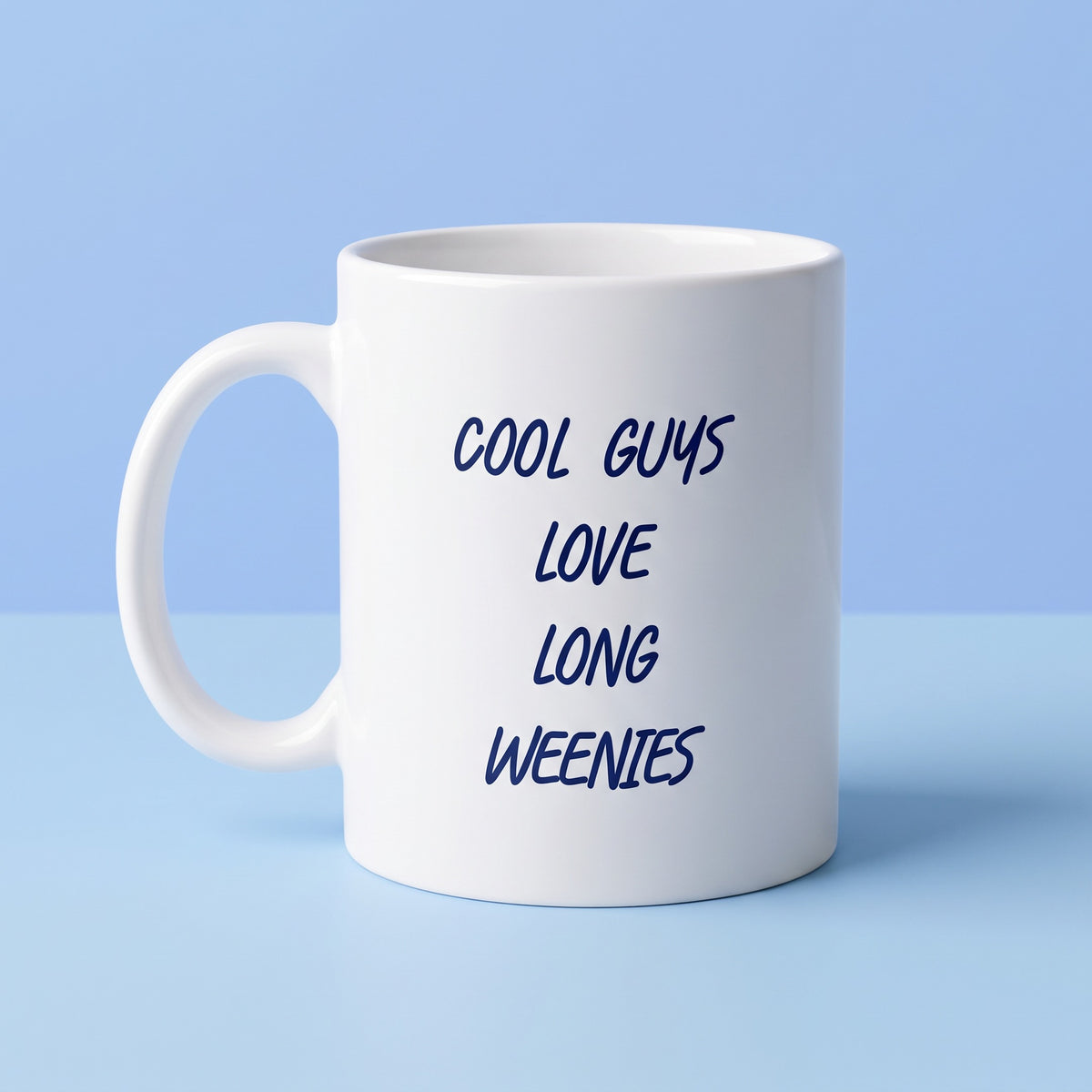 Witte keramische mok met tekst Cool Guys Love Long Weenies, cadeau voor teckelpapa's