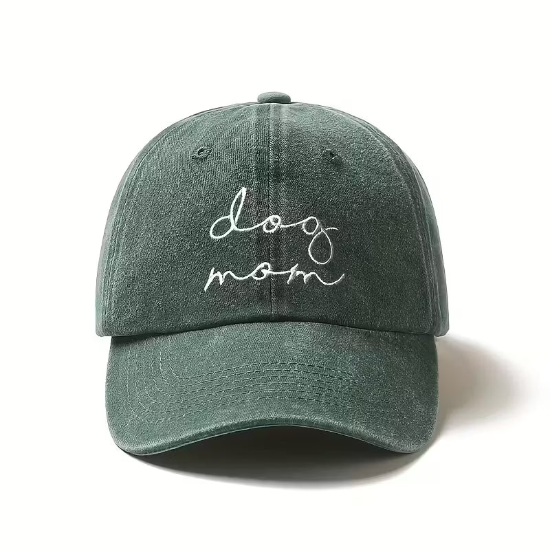 groene pet met geborduurde tekst dog mom