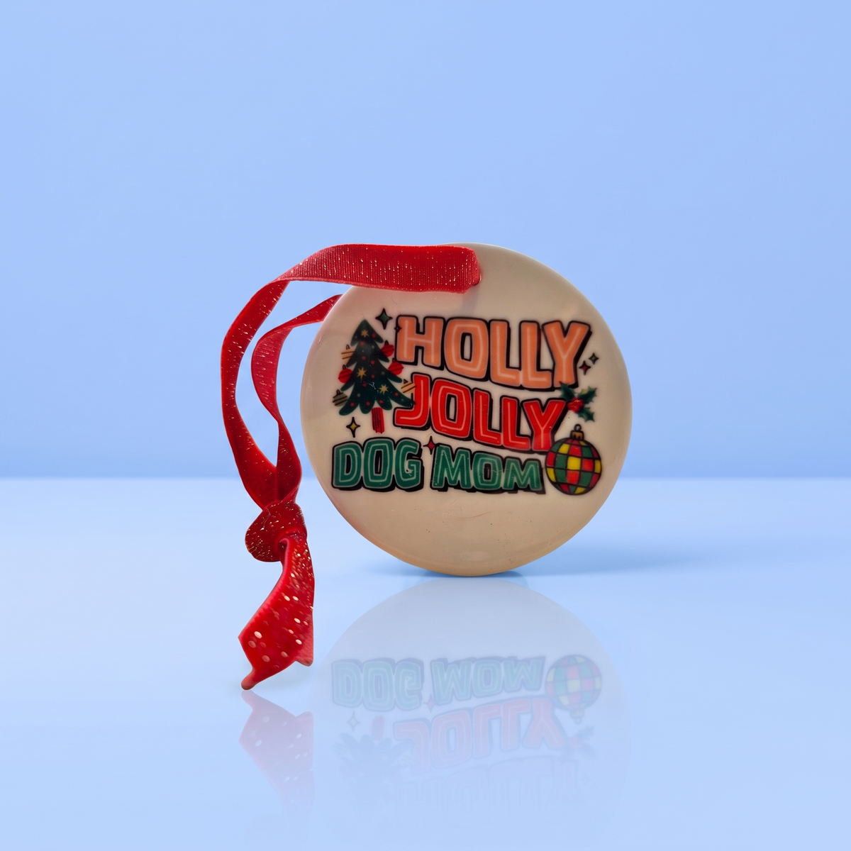 Keramisch kerstornament Holly Jolly Dog Mom met rood lint, cadeau voor hondenmama's