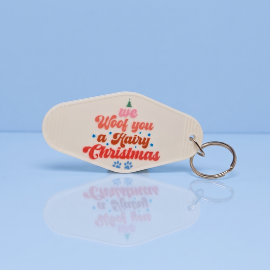 Witte motel sleutelhanger We woof you a hairy Christmas, kerstcadeau voor hondenliefhebbers