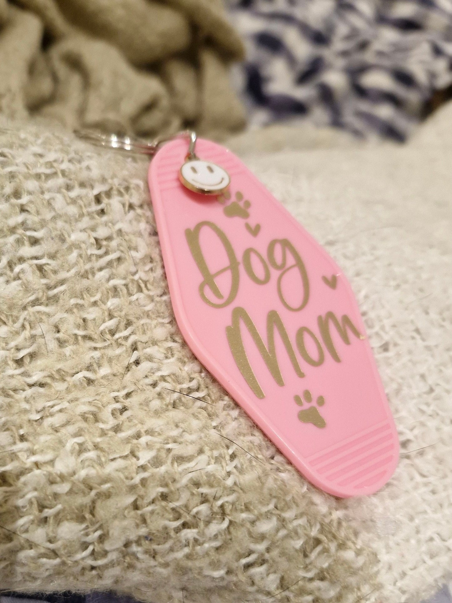 Dog Mom Paws Motel Sleutelhanger - Retro Keychain