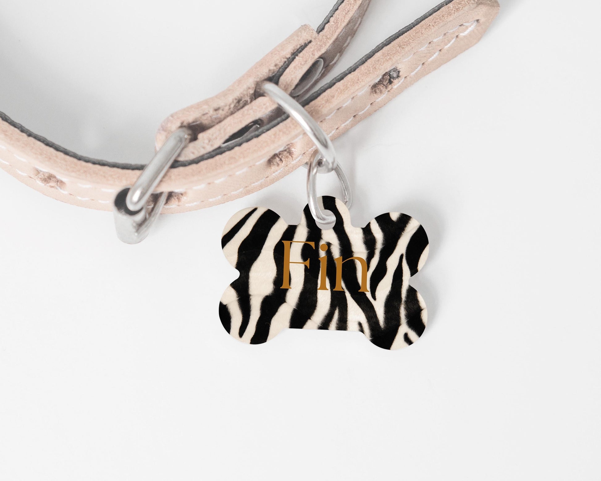 Gepersonaliseerde hondenpenning met zebraprint, MDF naamplaatje voor hond of kat