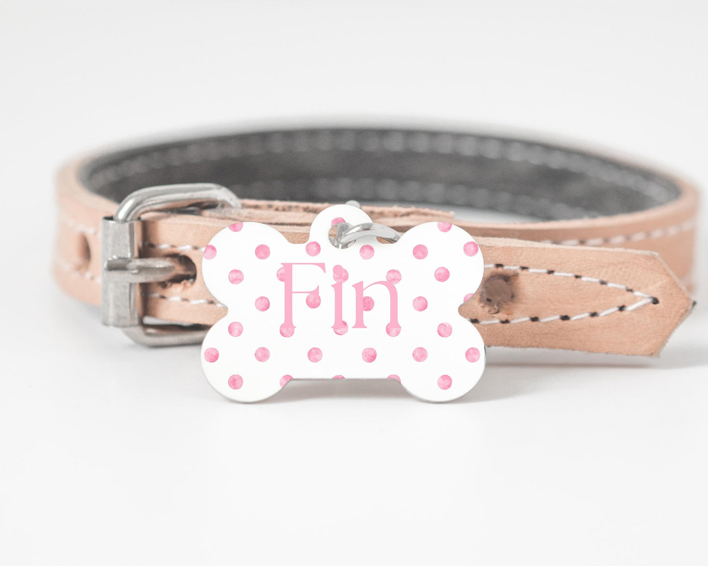 Gepersonaliseerde Hondenpenning - Roze Stippen | MDF Naamplaatje voor Hond of Kat