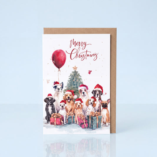 Kerstkaart met groep honden in kerstmutsen rond de kerstboom, A6