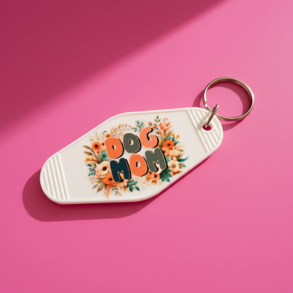 motel sleutelhanger met dog mom tekst en boho bloemen errond