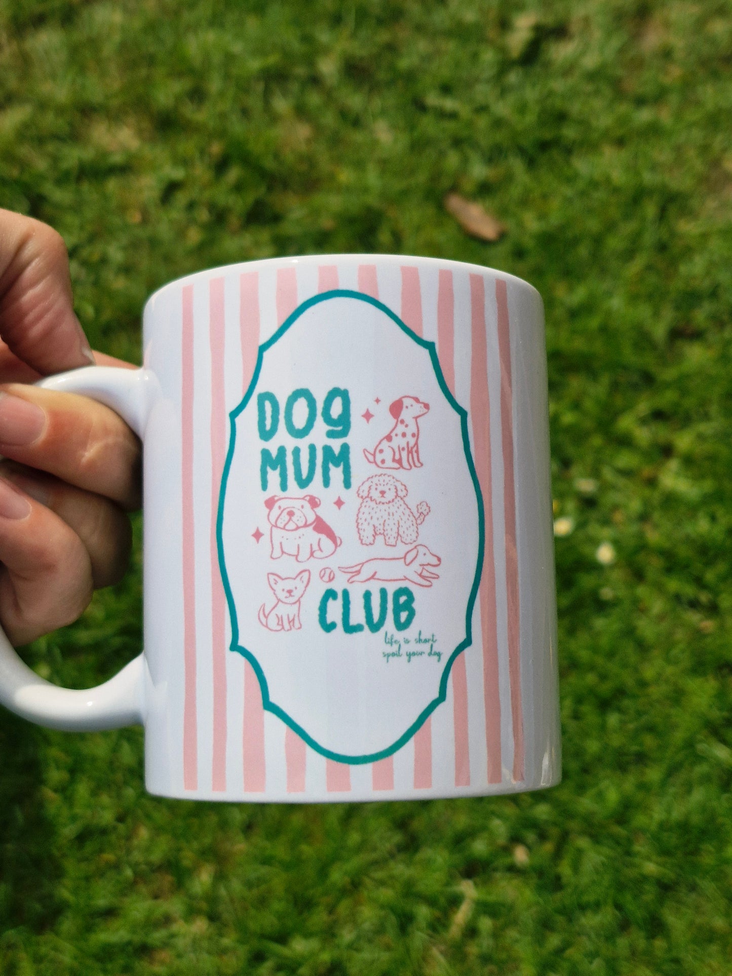 Dog Mum Club keramische mok 11oz – roze strepen, groene whimsical kader met roze hondjes – cadeau hondenmama