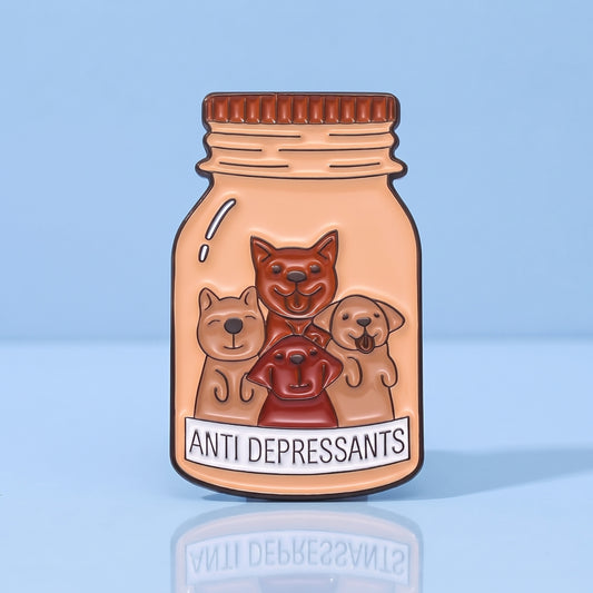 Emaille pin Anti Depressants met vier hondjes in een potje, cadeau voor hondenliefhebbers