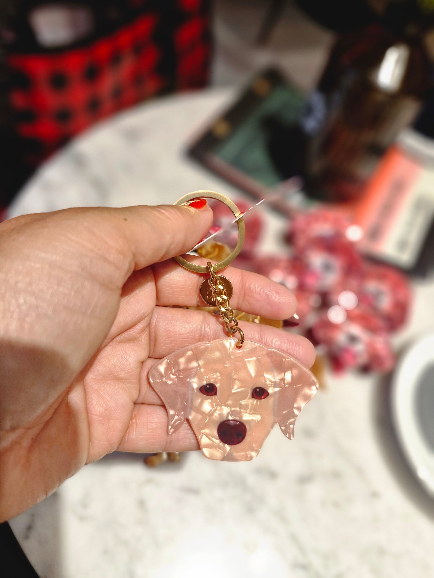 Acryl sleutelhanger blonde Labrador – holografisch effect & stainless steel ring