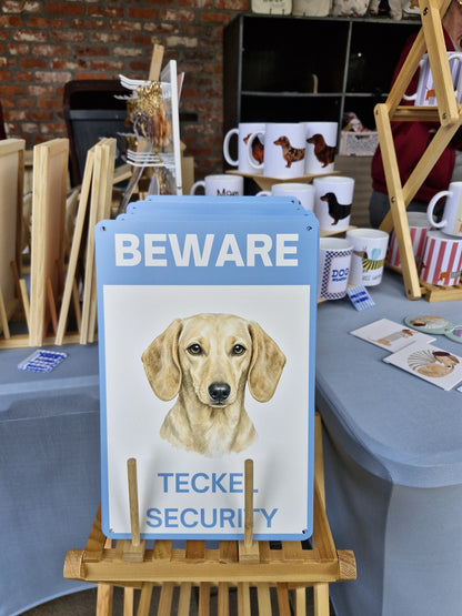 Waakbord teckel korthaar creme - aluminium Beware Teckel Security bordje 20x30 cm in het echt